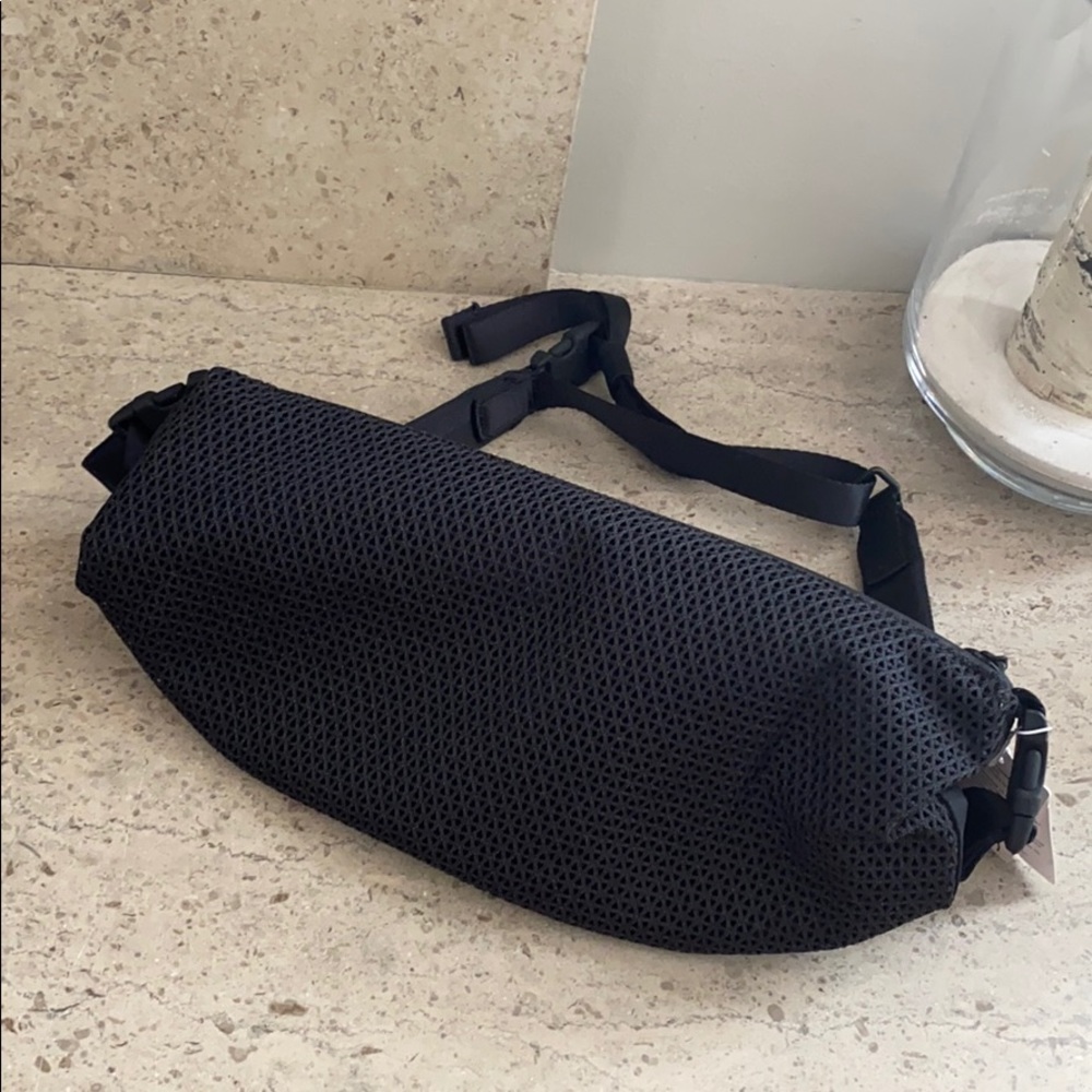 Lululemon All Hours Belt Bag - Picture 4 of 15